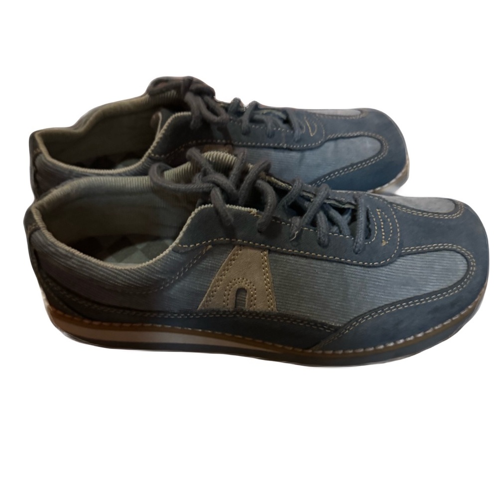 Vintage blue Reebok sneaker shoes never worn size 9